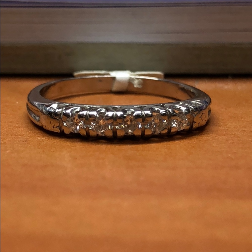 Diamond wedding band